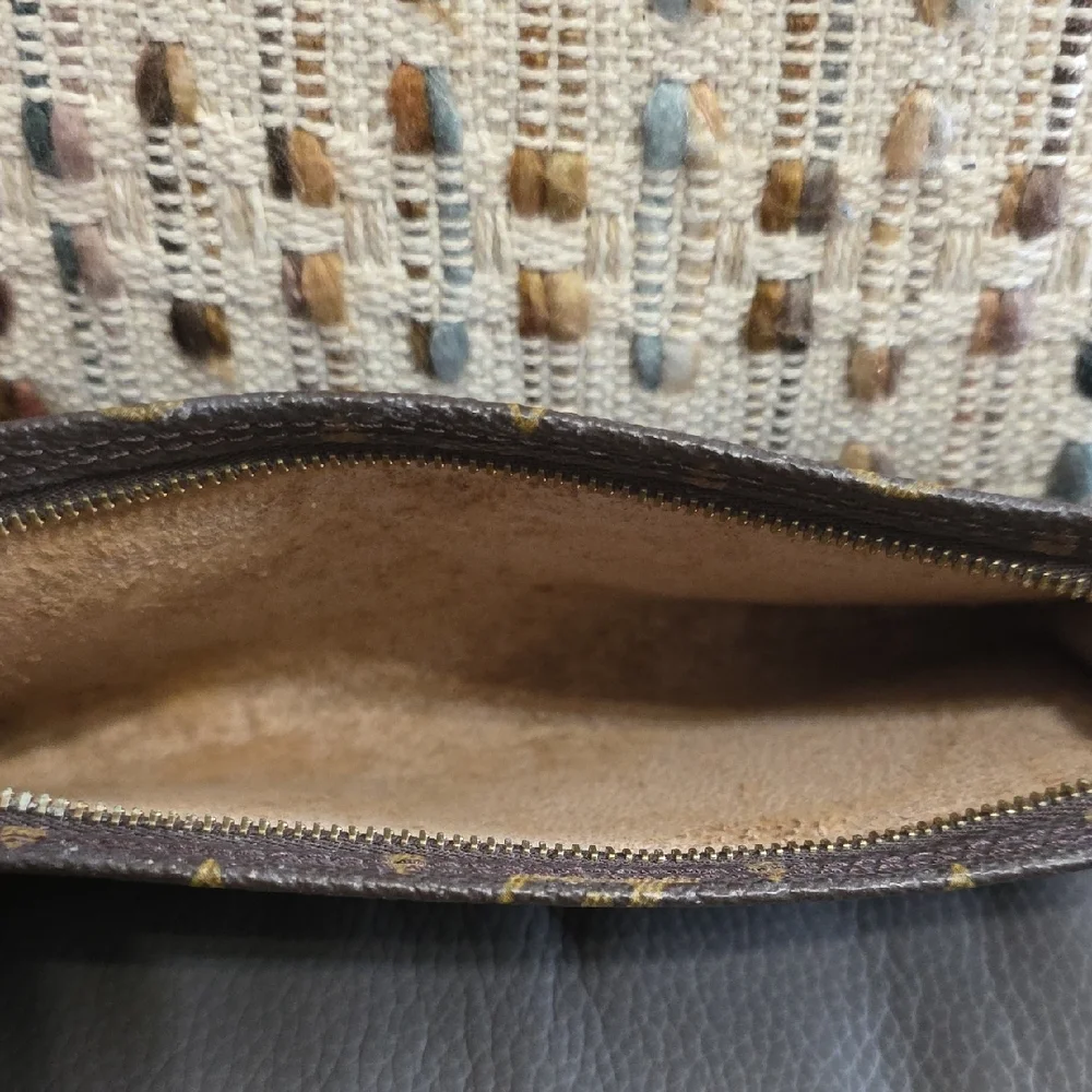 Louis Vuitton Women's Luxury Wallet - Picture 3 of 8